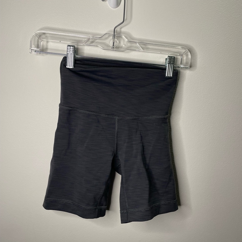 Lululemon Lululemon Wunder Train High-Rise Short 6"
Heathered Graphite Grey